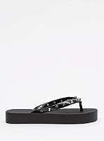 Chinelo Petite Jolie Fresh Up Tira Com Spikes Preto