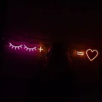 Led Neon Cilios + você = Coração