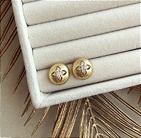 Brinco Redondo Trevo Cravejado de Zircônias Diamond Dourado