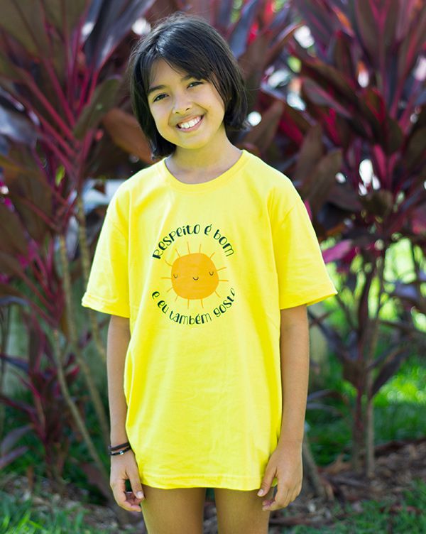 Camiseta infantil Amarela - Respeito é bom - Pano pra Manga - Roupas  Infantis leves e confortáveis