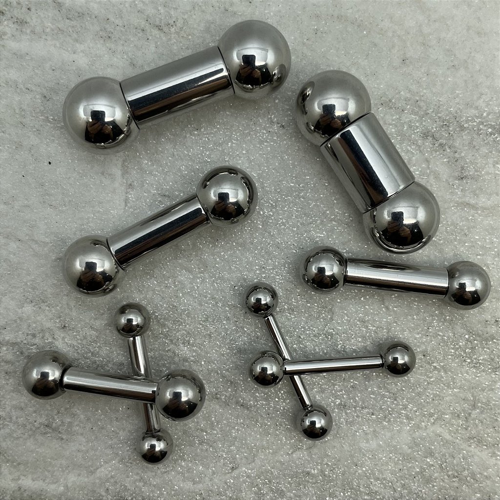 Piercing para sobrancelha, barbell curvo, em aço cirúrgico.