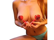 Nipple Cover em formato de coração com franjas