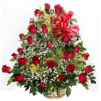 Cesta grande de rosas vermelhas