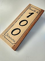Número Residencial Personalizado em Madeira - 50 x 20 cm - Vertical
