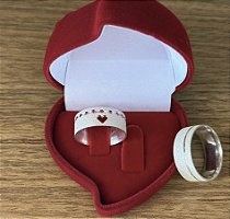 Par Aliança Cravejada Meia volta 8mm