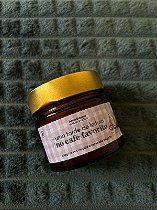 Uma tarde de leitura no seu café favorito • Vela aromática