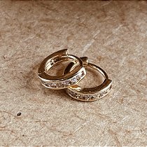 Argola Segundo Furo Microzircônias | Banho 18k