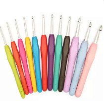 Kit Agulhas De Crochê Cabo Emborrachado Colorida Com 12 Und