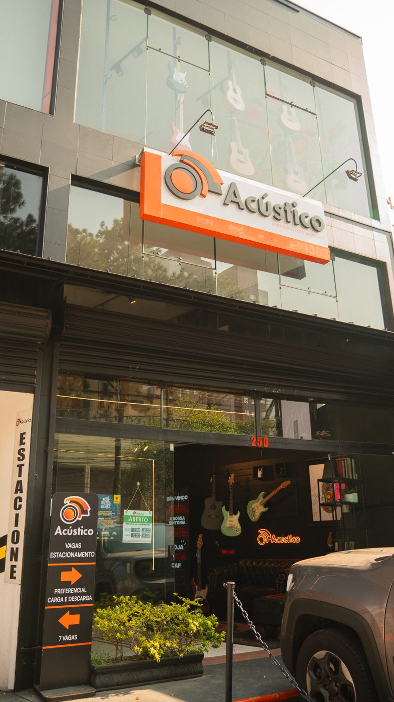 Fachada da O Acústico na Rua Maria Cândida