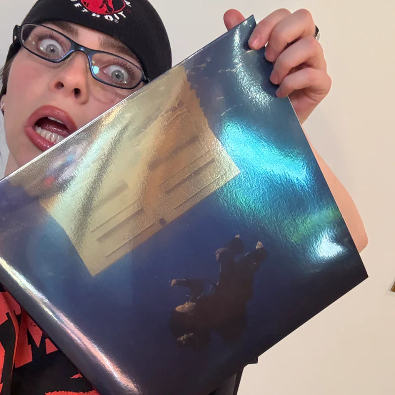 ビリー・アイリッシュ「HIT ME HARD AND SOFT (Isola…」 Hit Me Hard And Soft | Amazon.com.br