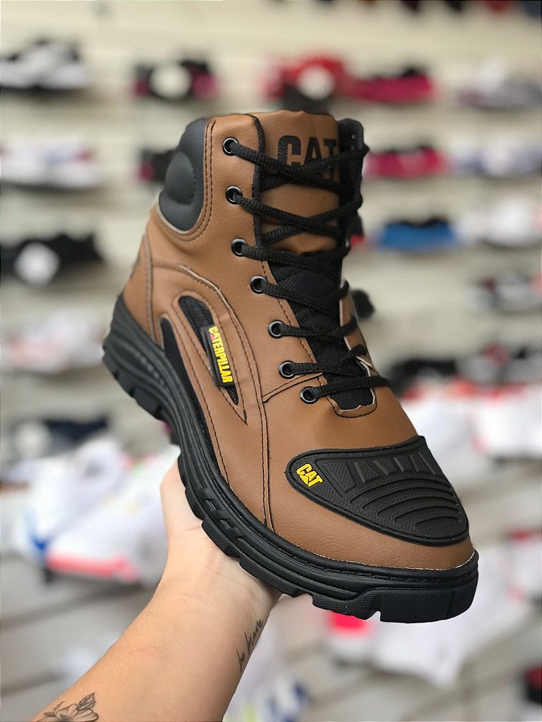 Bota Caterpillar - Moda Brás