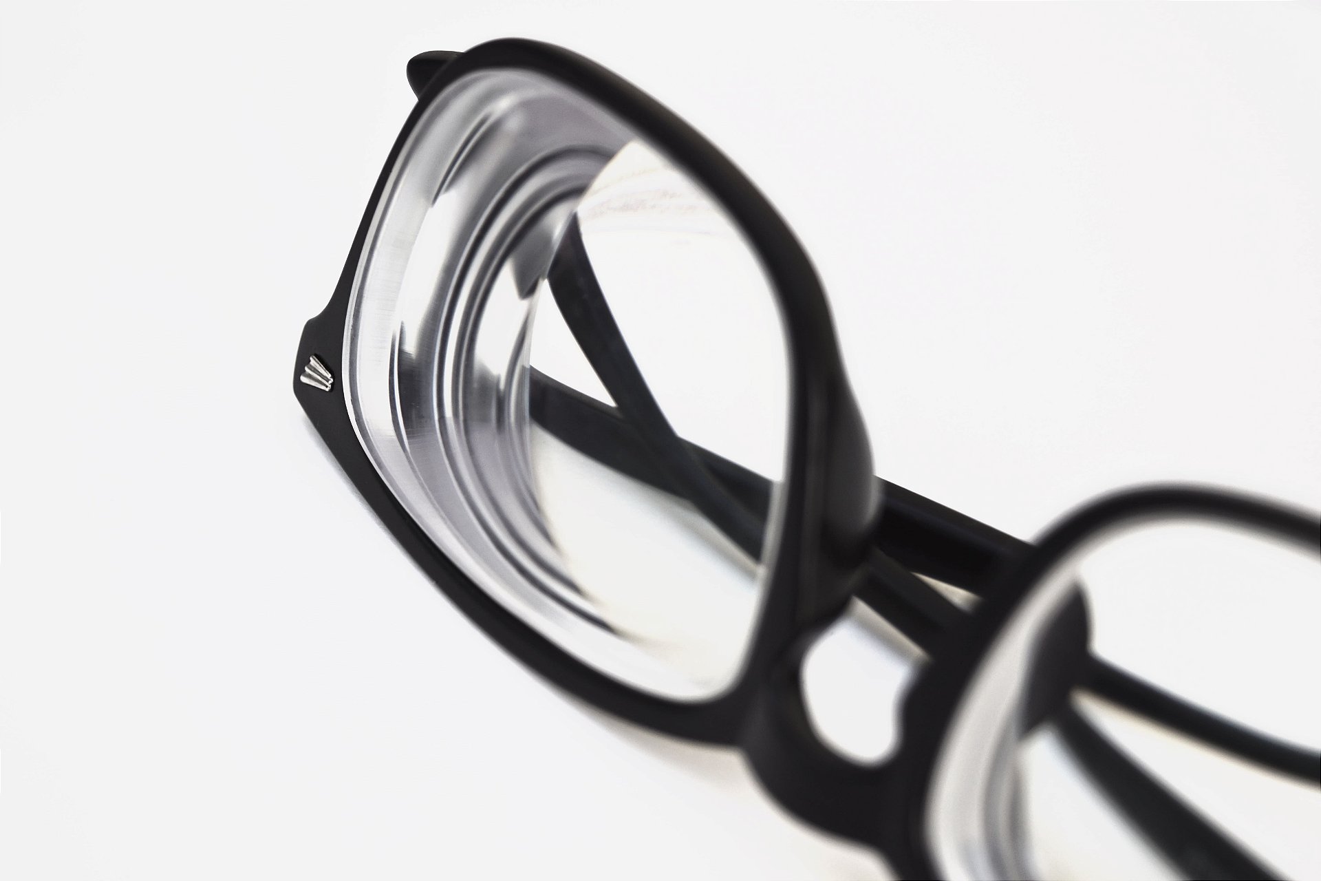 Óculos de alta miopia com lente grossa