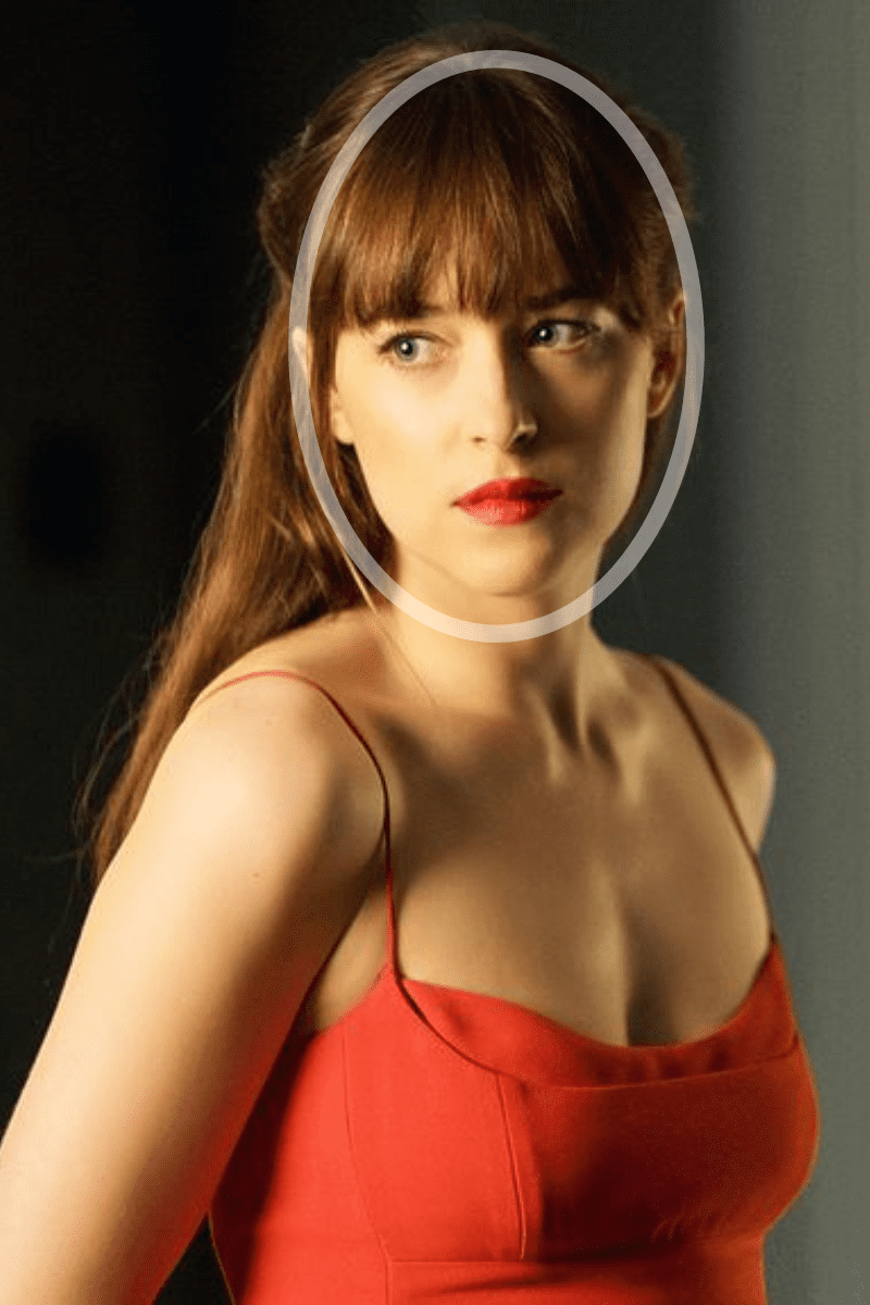 Anastacia do filme 50 tons de cinza como exemplo de rosto redondo para óculos feminino