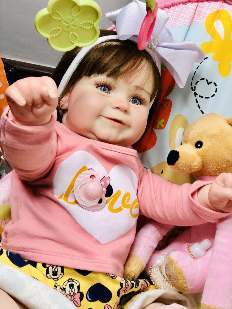 BEBÊ REBORN MENINA BIA MEGA REALISTA COM COVINHA CABELO FIO A FIO -  Maternidade Mundo Baby Reborn