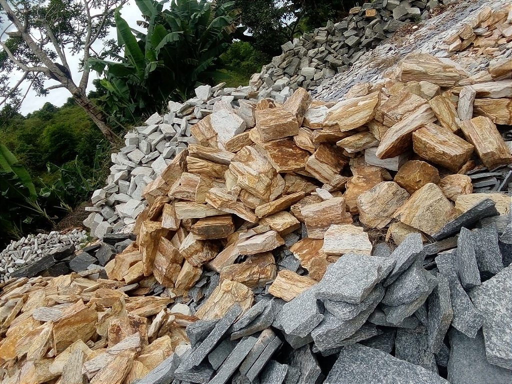 Pedra Madeira Amarelo Extra em Caco Rachada - Repedras