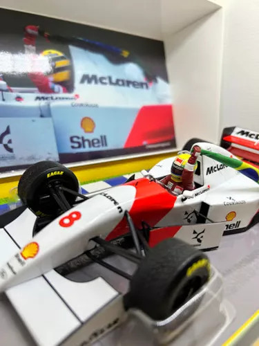Miniatura F1 Ayrton Senna Mclaren Mp4/8 1/18 1993 Donington Park