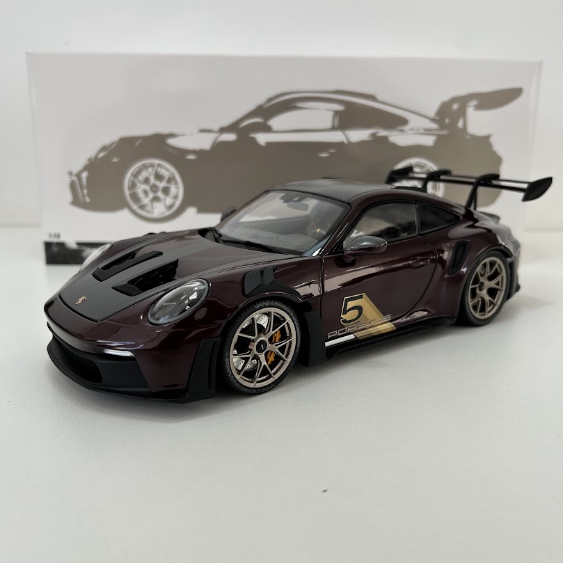 Miniatura carro Porsche 911 GT3 RS 2024 roxa 1/18 - AutoMOTIVO Store