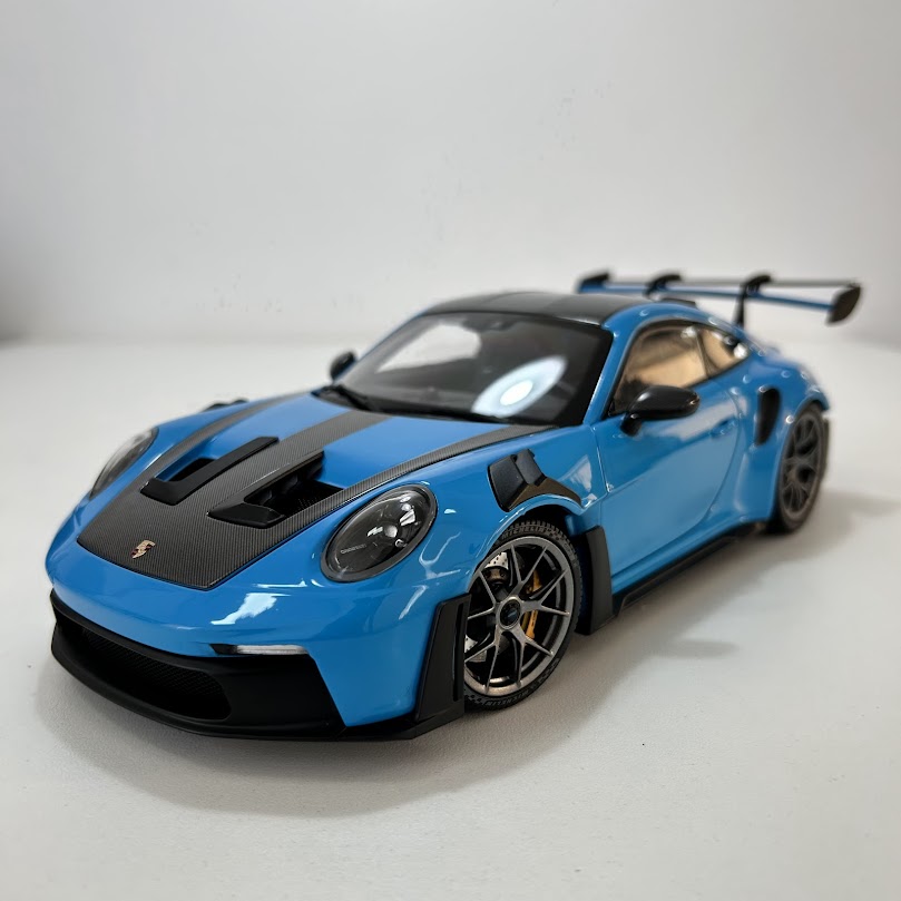 Miniatura carro Porsche 911 GT3 RS 2024 azul 1/18 - AutoMOTIVO Store
