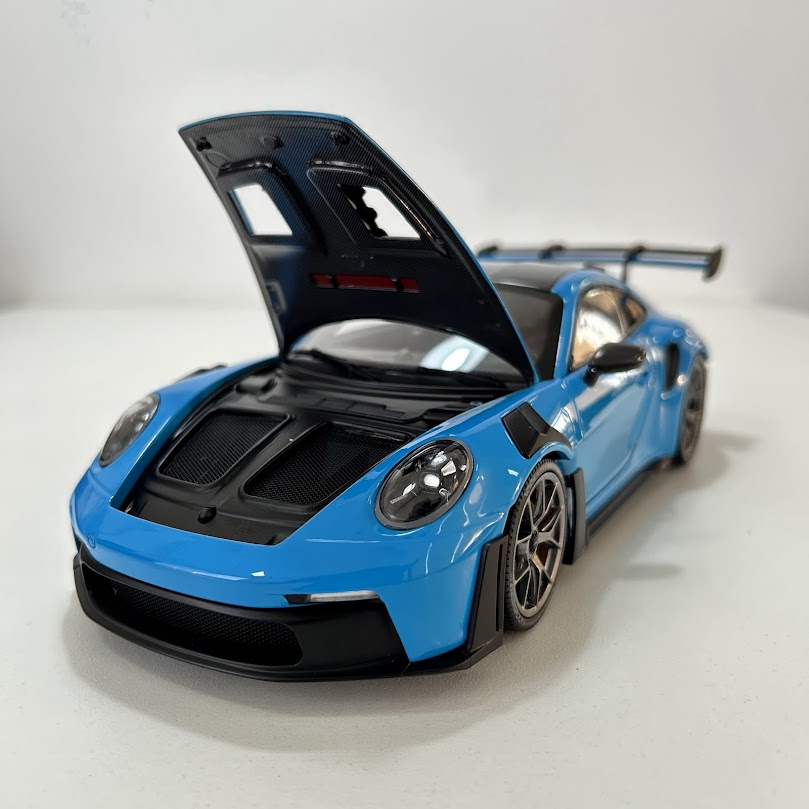 Miniatura carro Porsche 911 GT3 RS 2024 azul 1/18 - AutoMOTIVO Store