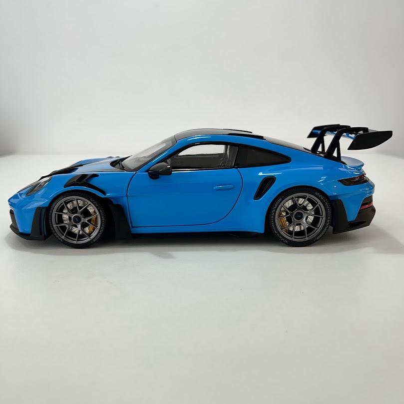 Miniatura carro Porsche 911 GT3 RS 2024 azul 1/18 - AutoMOTIVO Store