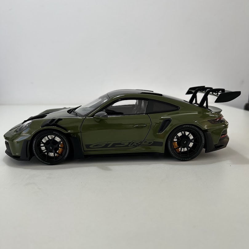 Miniatura carro Porsche 911 GT3 RS 2024 verde 1/18 - AutoMOTIVO Store
