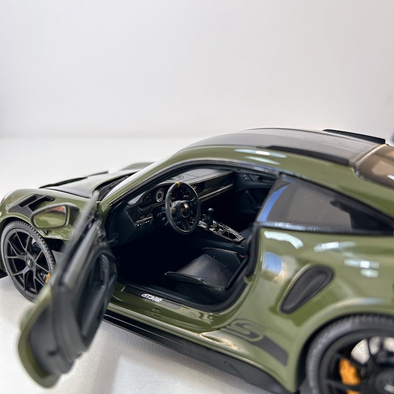 Miniatura carro Porsche 911 GT3 RS 2024 verde 1/18 - AutoMOTIVO Store