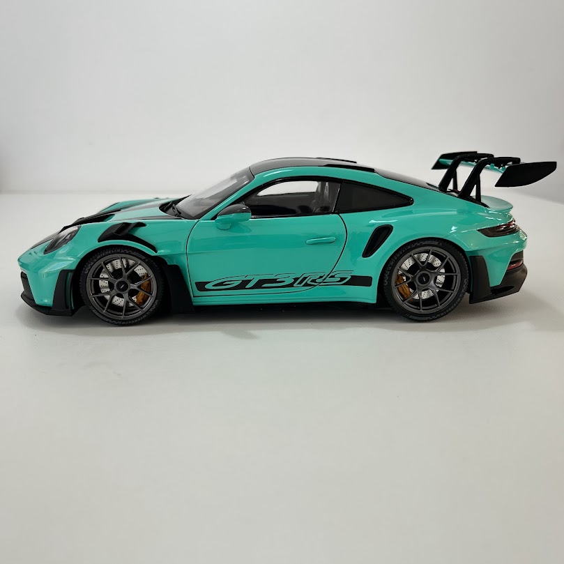Miniatura carro Porsche 911 GT3 RS 2024 turquesa 1/18 - AutoMOTIVO
