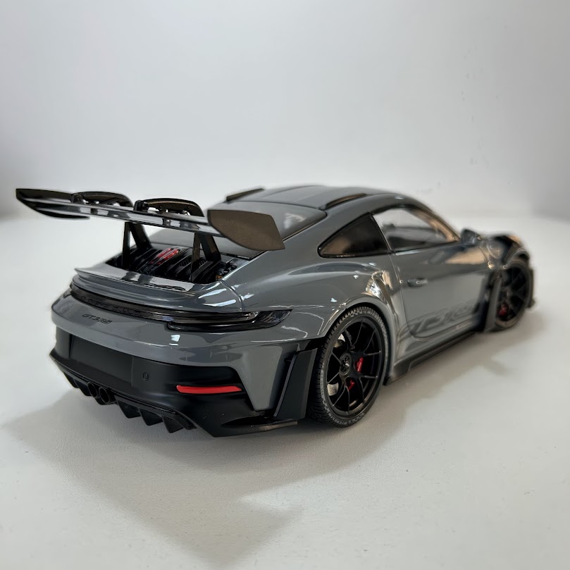 Miniatura carro Porsche 911 GT3 RS 2024 cinza 1/18 - AutoMOTIVO Store