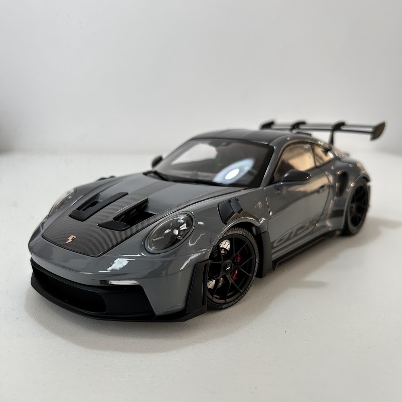 Miniatura carro Porsche 911 GT3 RS 2024 cinza 1/18 - AutoMOTIVO Store