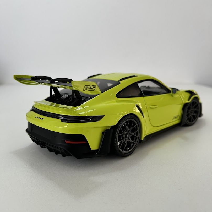 Miniatura carro Porsche 911 GT3 RS 2024 neon 1/18 - AutoMOTIVO Store
