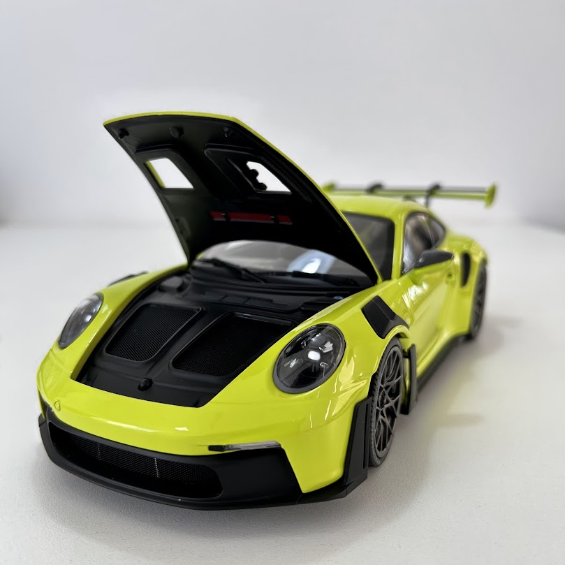 Miniatura carro Porsche 911 GT3 RS 2024 neon 1/18 - AutoMOTIVO Store