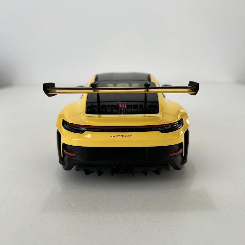 Miniatura carro Porsche 911 GT3 RS 2024 amarelo 1/18 - AutoMOTIVO