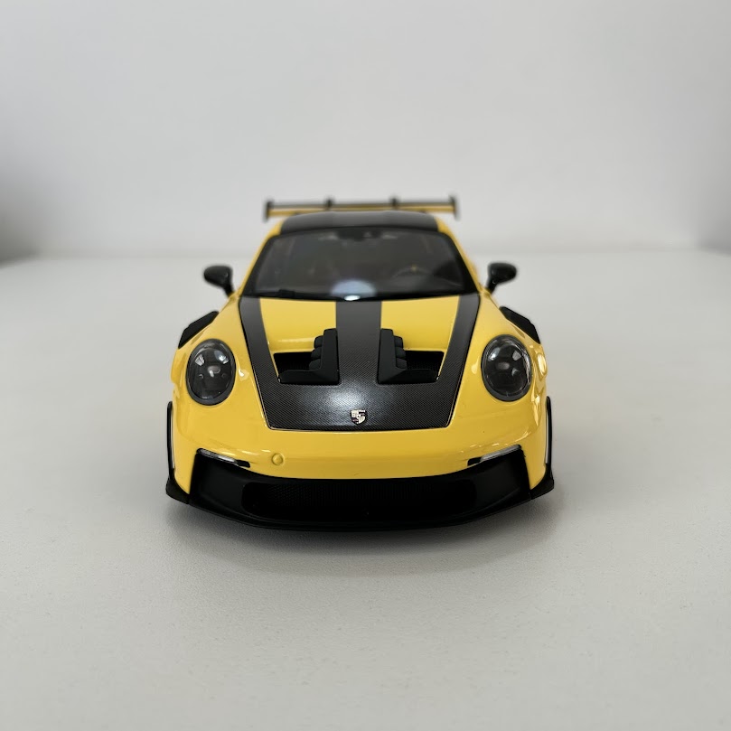 Miniatura carro Porsche 911 GT3 RS 2024 amarelo 1/18 - AutoMOTIVO
