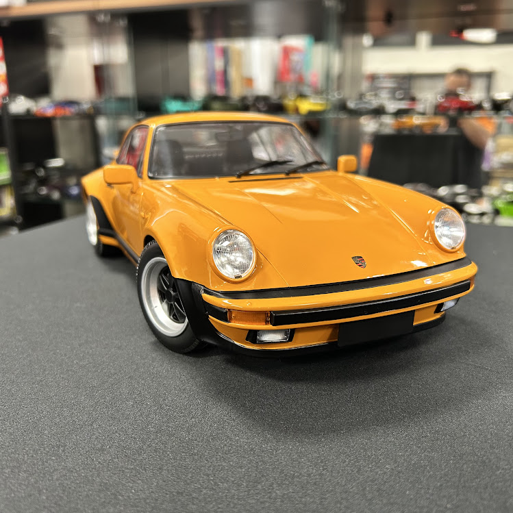 Miniatura carro Porsche 911 (930) Turbo 1977 laranja 1/12
