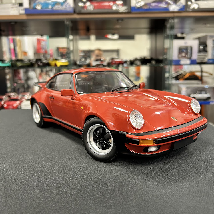 ミニカー 1/43 Porsche 930 Turbo 1977 / PMA Miniatura carro Porsche 911 (930) Turbo 1977 Vermelho 1/12