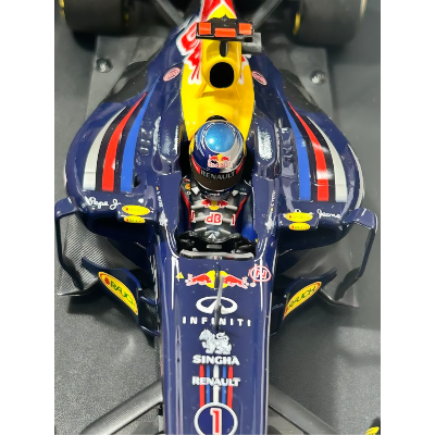 Miniatura f1Red bull Racing Renaut Sebastian Vettel - 2012 1/18