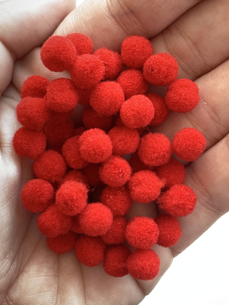 pompom vermelho ponto decorado