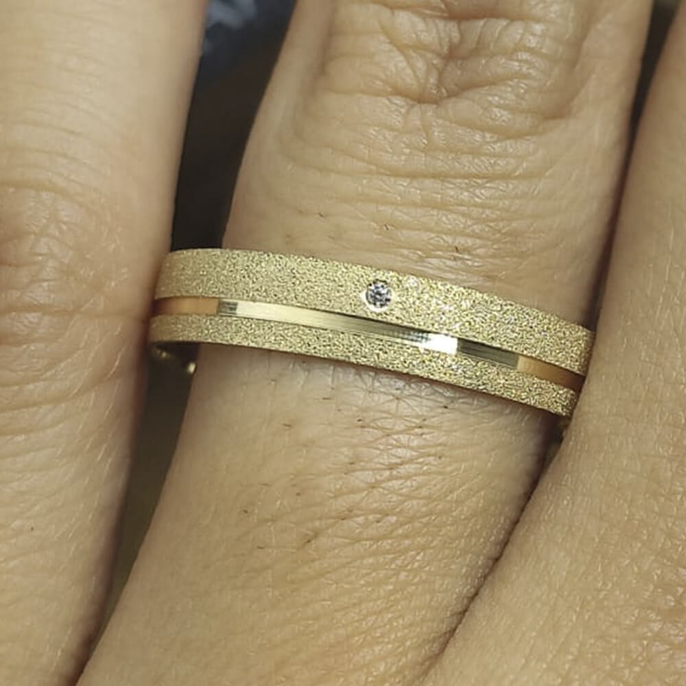 Aliança de Casamento Quadrada 4mm com Pedra Ouro 18k - Monterrey Joias e  Alianças