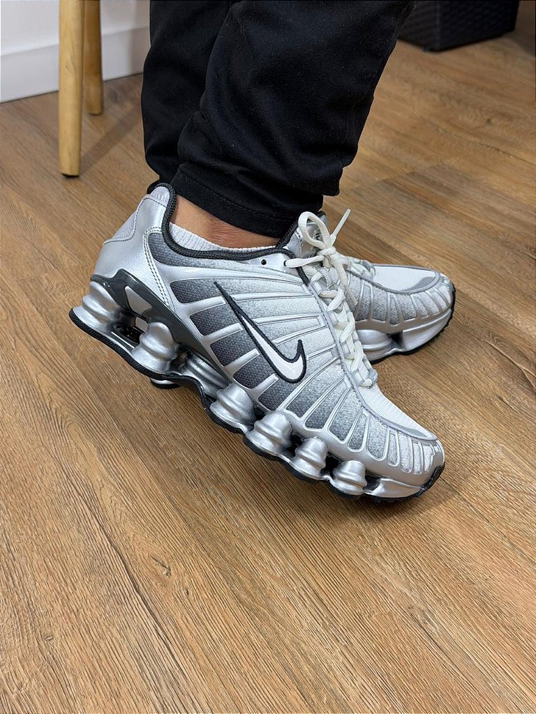 Nike Shox TL Print Cinza Metálico com Branco IH4466-095 - Granfino