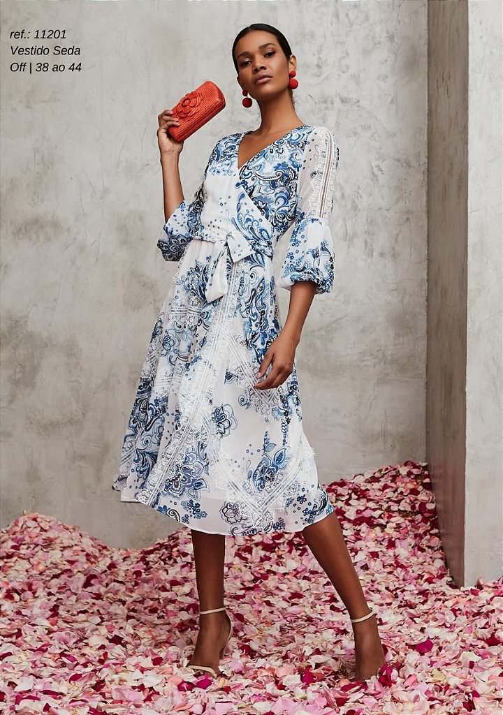 vestido de seda com renda