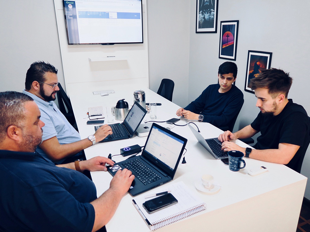 Parceria com||a indústria nacional!