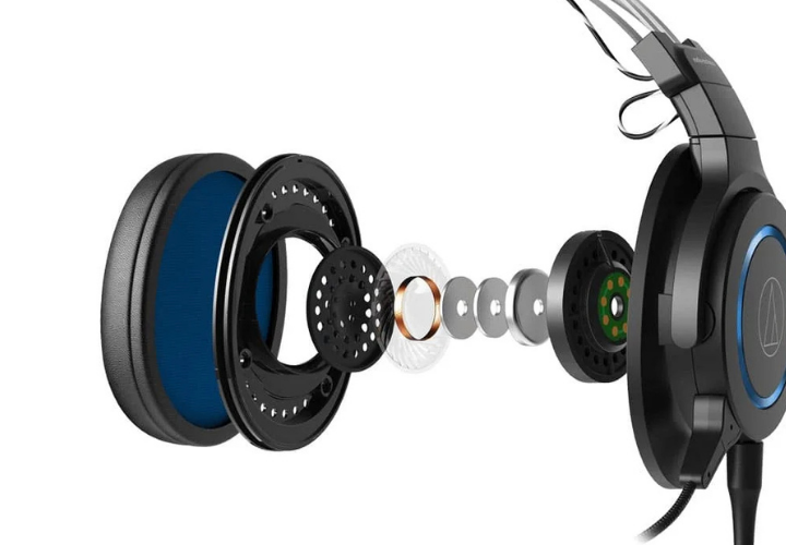 Controles de volume, mudo e monitoramento na concha do fone