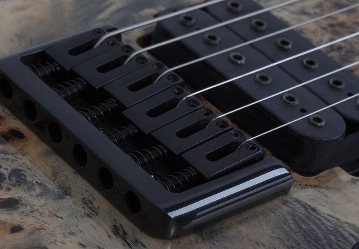 Ponte Schecter Custom Hardtail com string-through