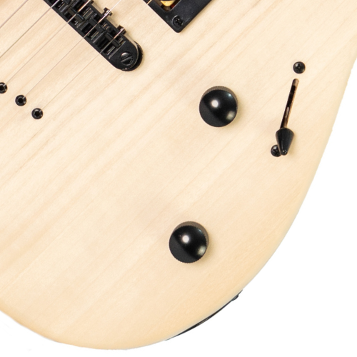 Detalhe dos captadores Humbucker e ponte fixa cromada