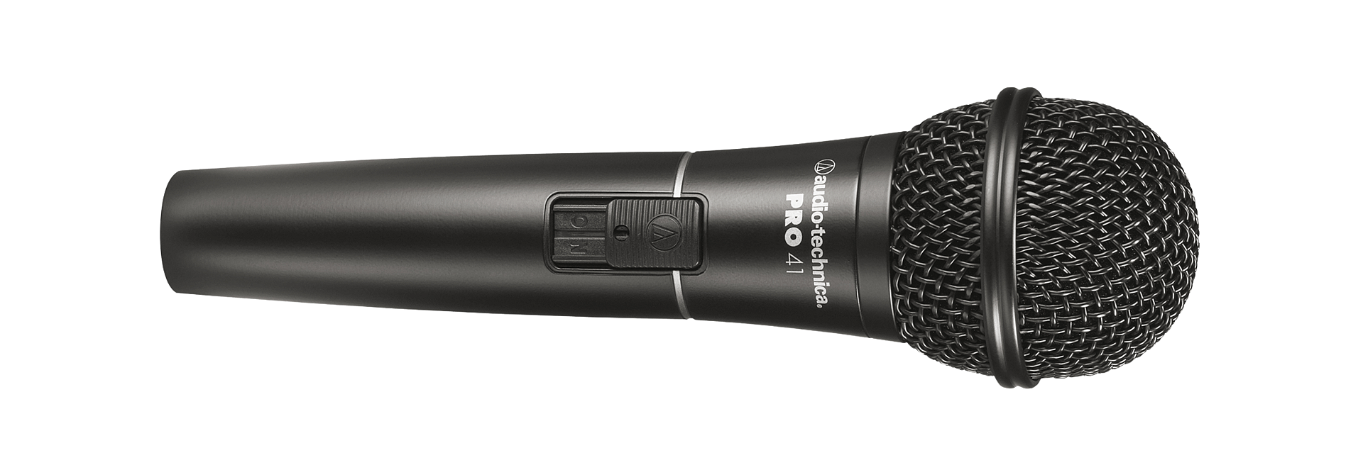 Vocalista se apresentando com o microfone PRO41