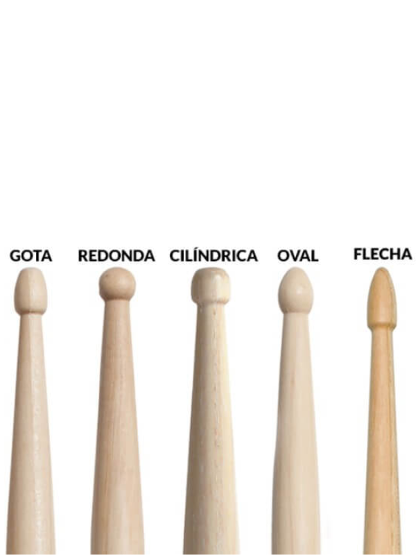 Duas baquetas sobre a bateria, mostrando diferentes modelos para músicos