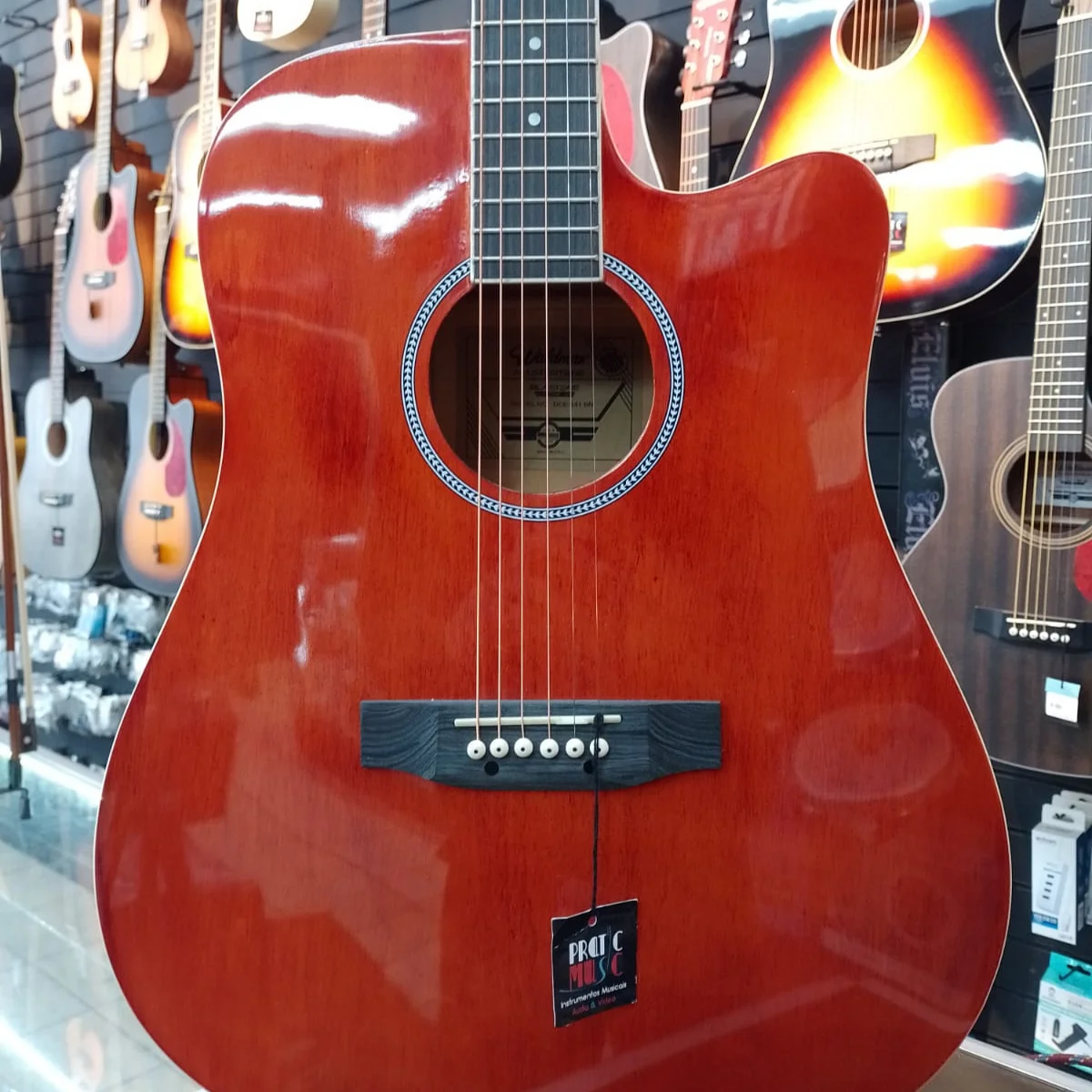 Design Dreadnought com Cutaway para potência e versatilidade