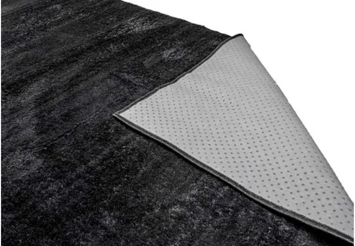Detalhe da base 100% antiderrapante que garante a fixação no piso