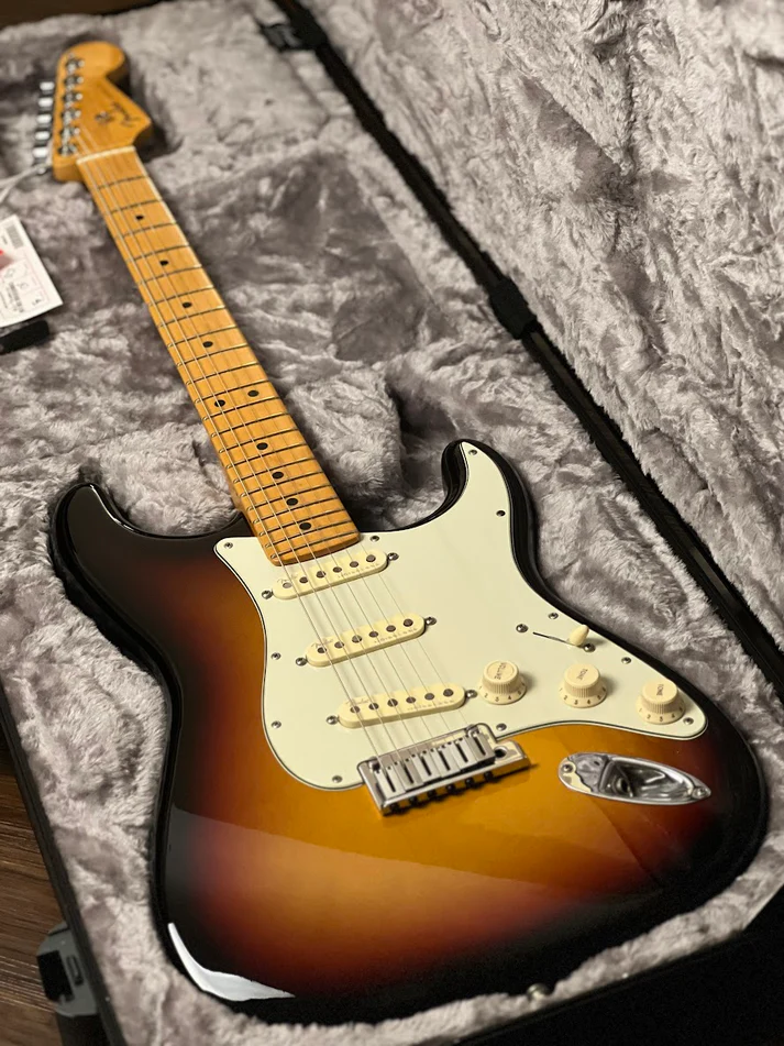 Guitarra Fender American Ultra Stratocaster® - Ultraburst - Loja
