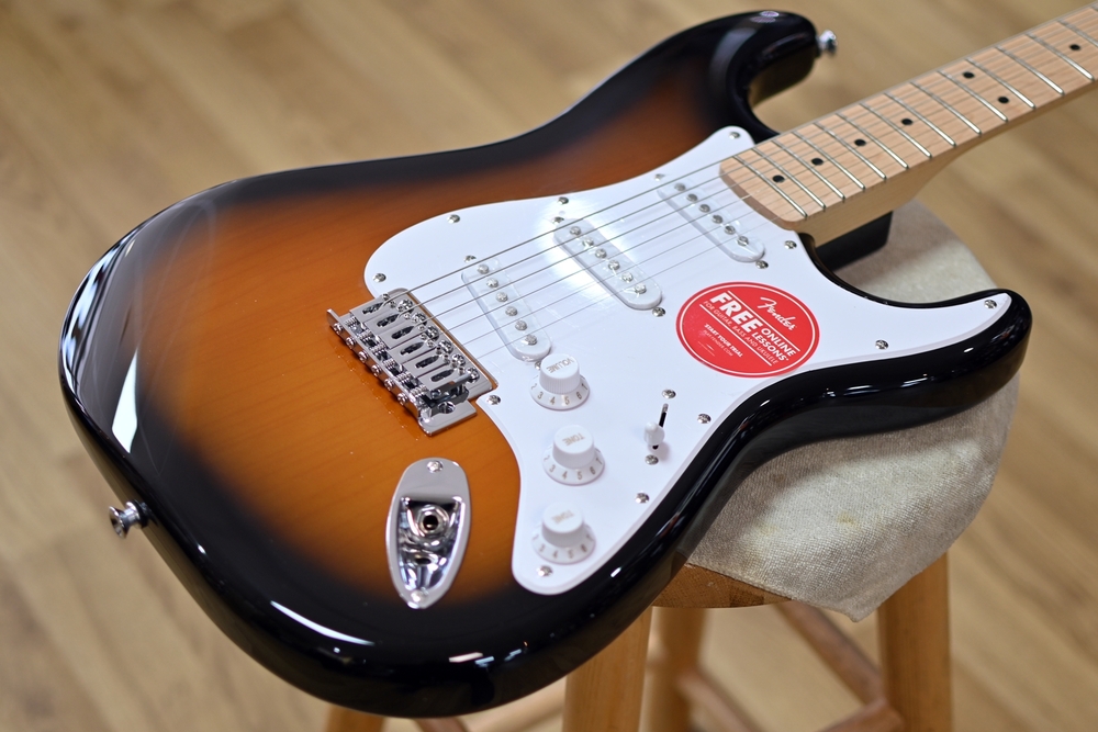 Kit Guitarra Fender Squier Sonic Stratocaster SSS 2T Sunburst